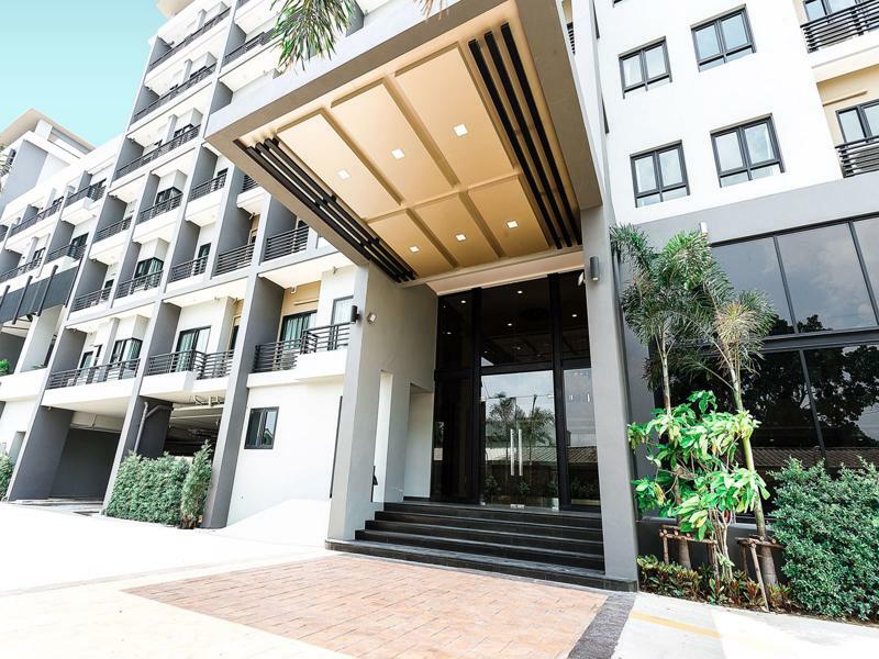 Green Point Residence Hotel Банкок Екстериор снимка
